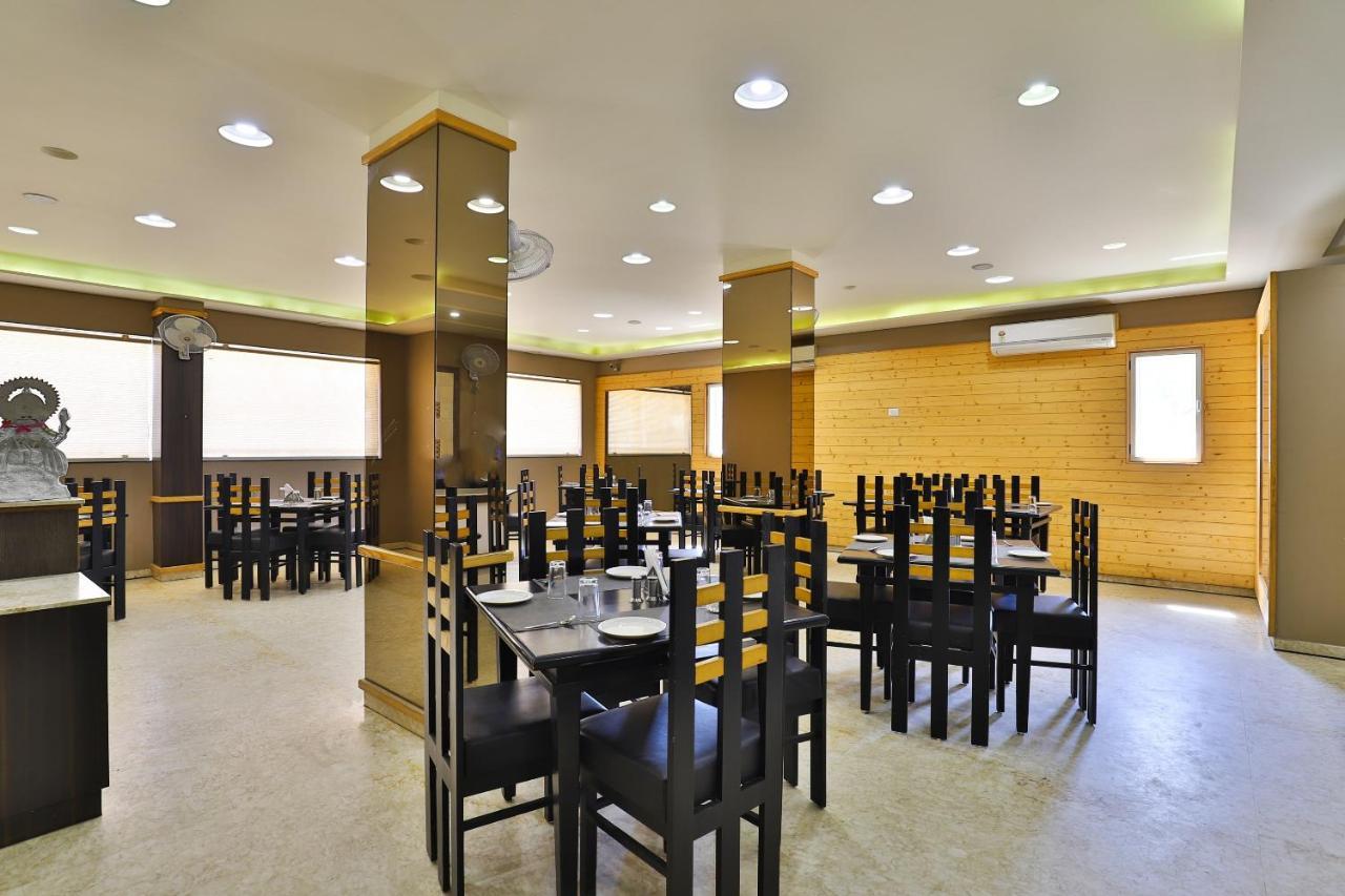 Oyo 28448 Tree Top Residency Hotel Bhuj Ngoại thất bức ảnh